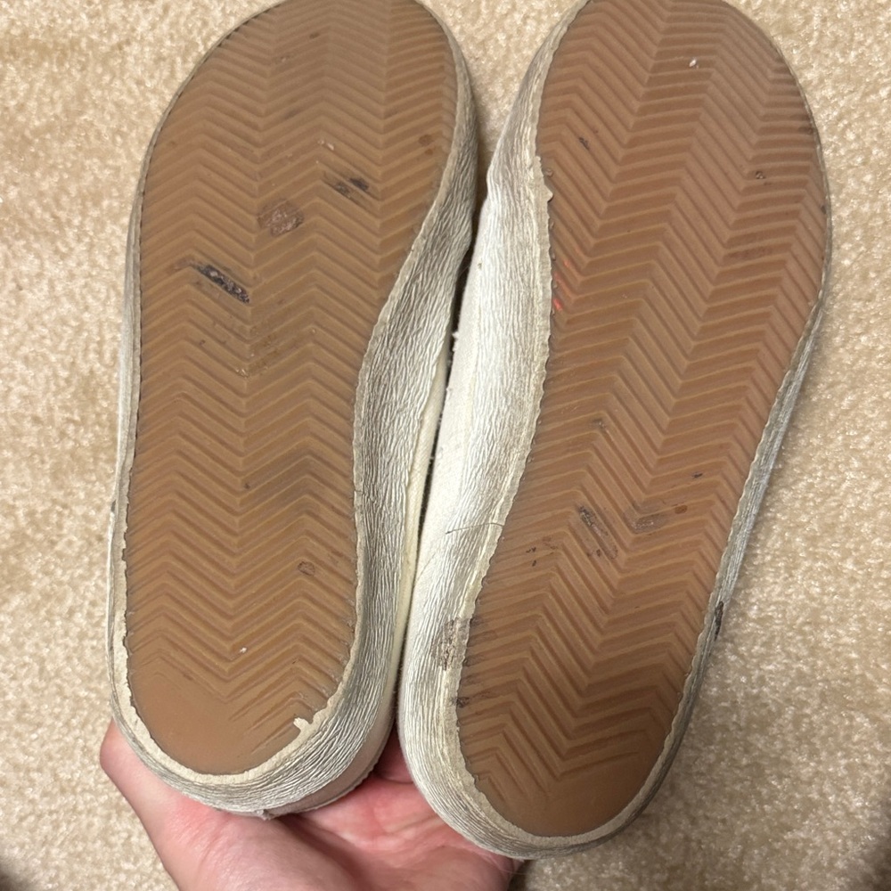 Golden Goose Cream and Black Sneakers - Picture 4 of 6